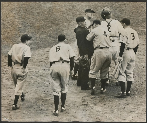 lou-gehrig-argues-his-point-in-the-1938-